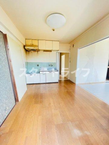 大阪市東淀川区西淡路３丁目の賃貸マンションの居間・リビング