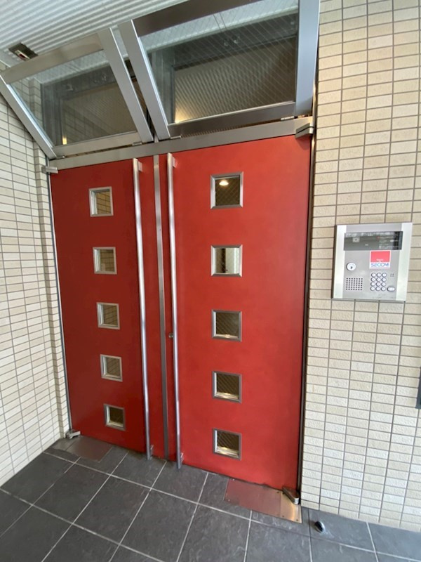 メゾンベール六甲山手のエントランス