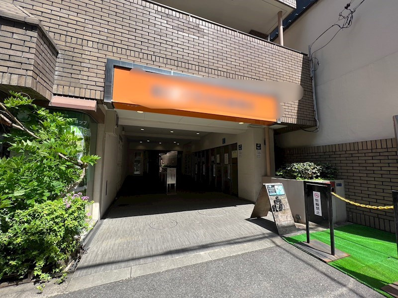 朝日プラザ心斎橋北のエントランス