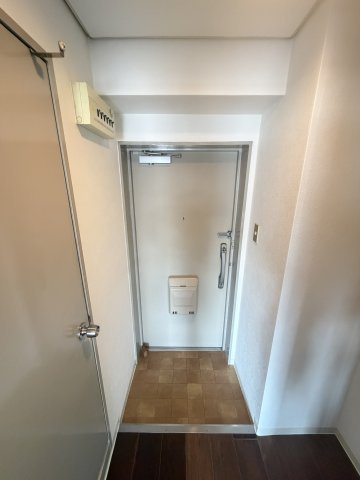 朝日プラザ心斎橋北の玄関