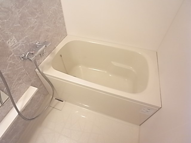 ボンニー元町の浴室