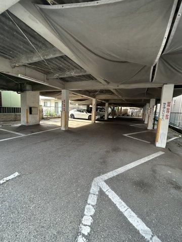 サンナカイパート１の駐車場