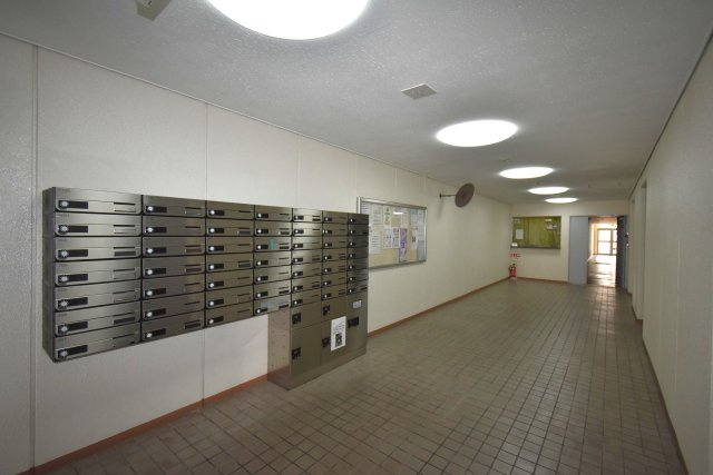 北目町ハイツのエントランス