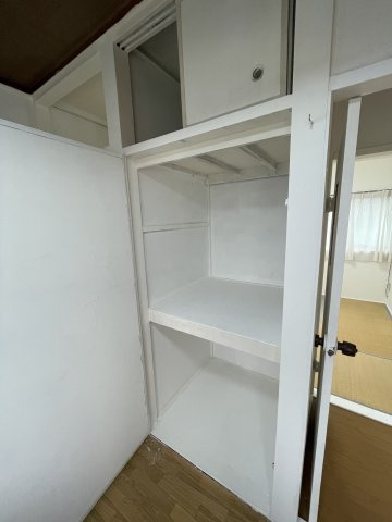 離宮前町１丁目アパートの収納