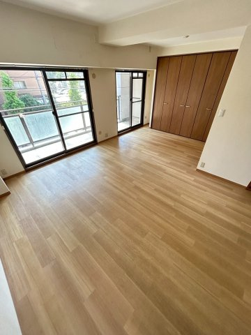 プラザインペリアルの居間・リビング