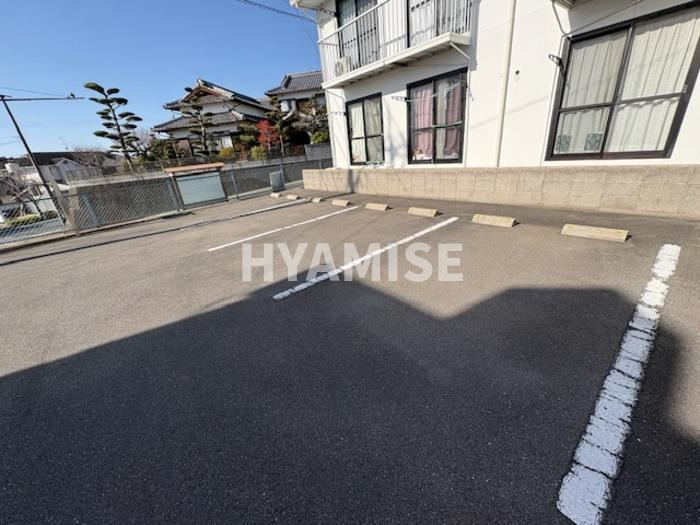 プレジール須田ノ木A棟の駐車場