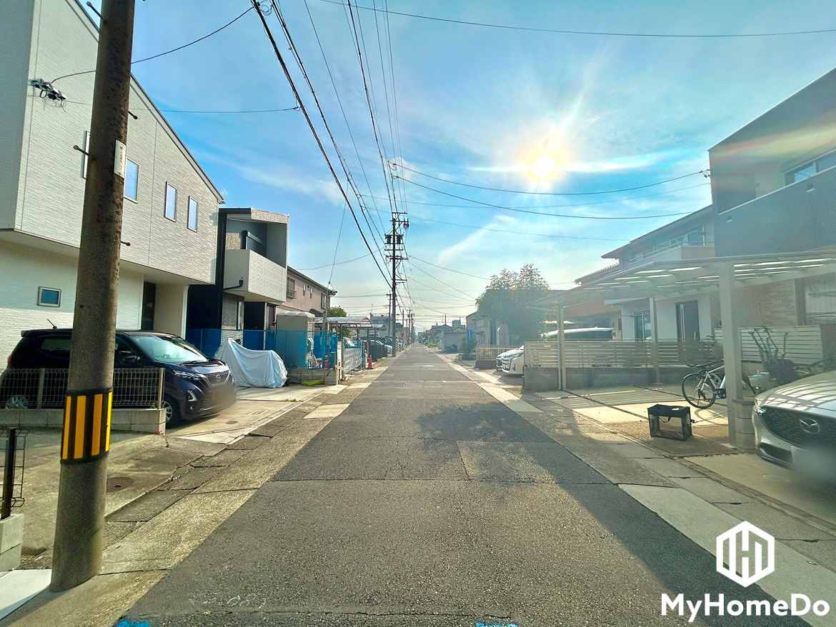 守山区太田井の前面道路含む現地写真|戸建て住宅が並ぶ、暮らしやすさを感じる周辺環境