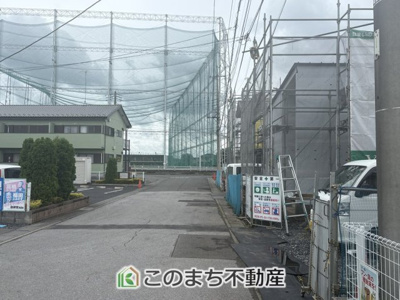【前面道路含む現地写真】 | ワイウッドコート小山市粟宮第2期　 | お車の出入りもしやすい前面道路☆