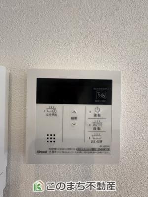 【設備】 | ワイウッドコート小山市粟宮第2期　 | 同社施工例※クロスや建具その他仕様が異なる場合がございますオートバス機能はボタン一つで設定した温度・湯量のお湯張りが自動でできます。