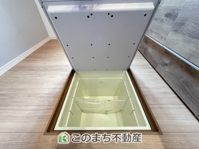 【キッチン】 | ワイウッドコート小山市粟宮第2期　 | 同社施工例※クロスや建具その他仕様が異なる場合がございますあると便利！！床下収納☆