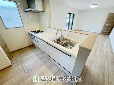 【キッチン】 | ワイウッドコート小山市粟宮第2期　 | 人気の対面式キッチン☆料理をしながらご家族とコミュニケーションが取れます♪