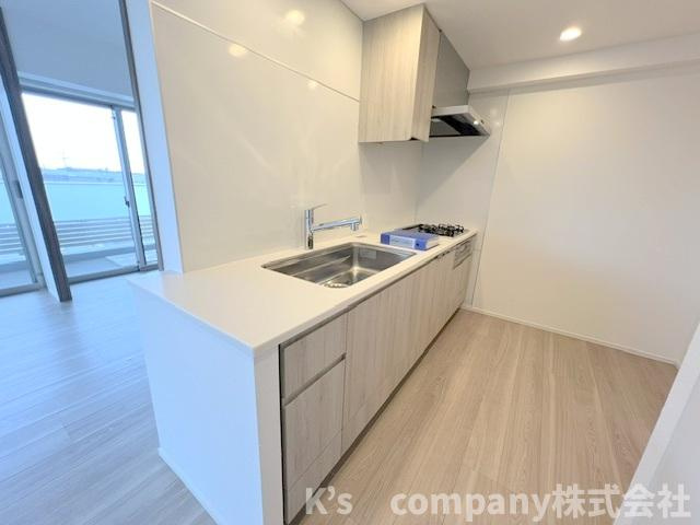 ◎藤沢市鵠沼海岸5丁目　レーベン鵠沼海岸のキッチン|リビングにいるご家族と会話を楽しみながらお料理ができるカウンターキッチン☆