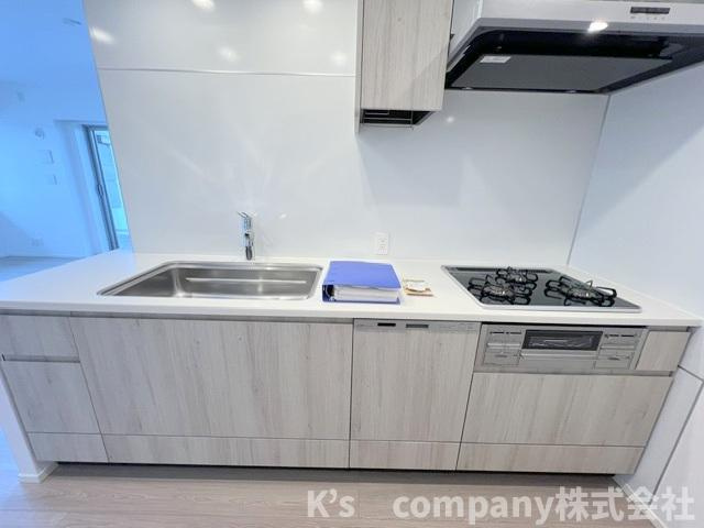 ◎藤沢市鵠沼海岸5丁目　レーベン鵠沼海岸のキッチン|やさしい色合いのグレーのシステムキッチン☆