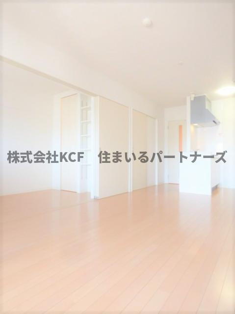 アポロ久留米東町の居間・リビング|こちらの居間で趣味の時間をお楽しみください