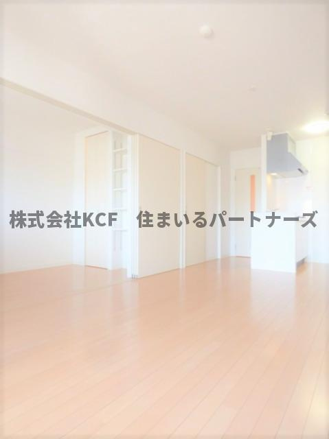 アポロ久留米東町の居間・リビング|こちらの居間で趣味の時間をお楽しみください