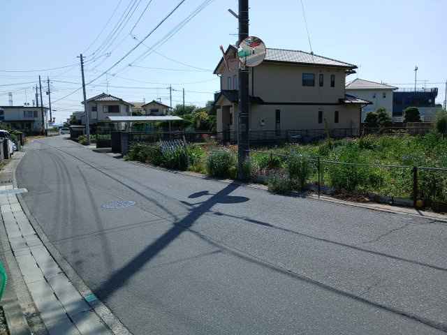 東松山市若松町1丁目　土地62坪の前面道路含む現地写真
