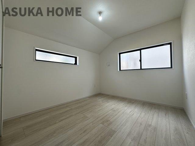 緑区北八朔町戸建の洋室|シンプルですっきりとした居心地の良い雰囲気の空間です。自分好みのインテリアで過ごしてくださいね。