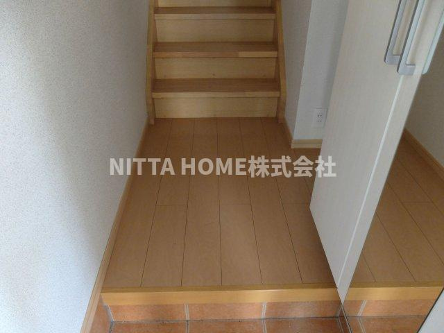 フリーデン　ハウスの玄関|お部屋は２階になります◆