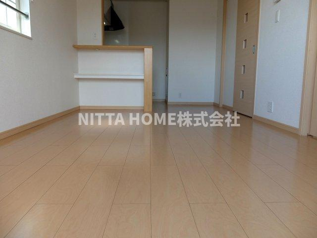 フリーデン　ハウスの内装|きれいなフローリングの室内です♪