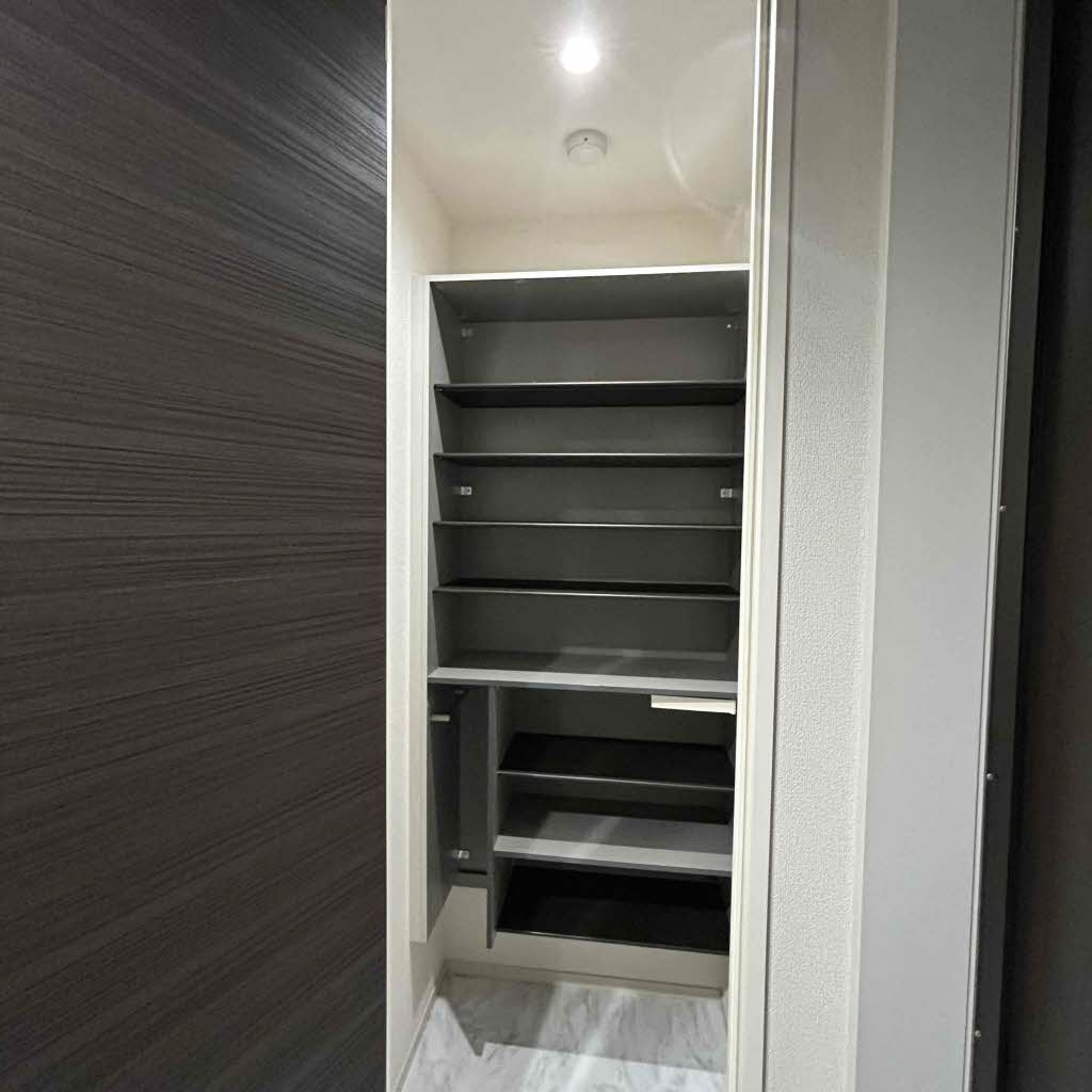 福岡市南区花畑２丁目の賃貸マンションの収納|Ｓｅｒｒａ華旗 A0302号-8