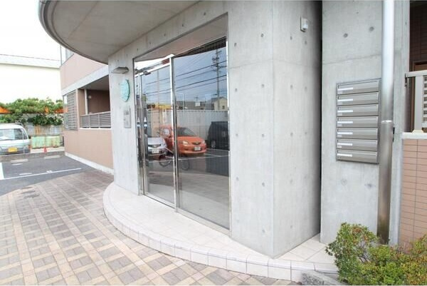 CASA　ABITAREのエントランス|ゆとりのあるエントランスです