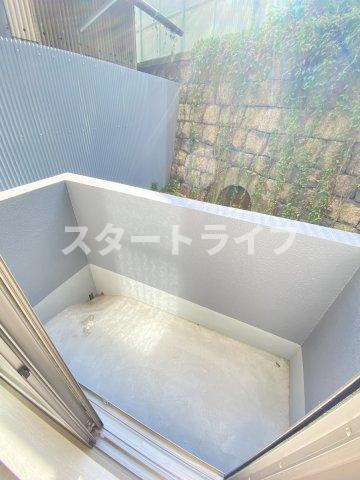 大阪市東淀川区柴島１丁目のアパートのバルコニー