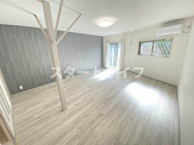 大阪市東淀川区柴島１丁目のアパートの居間・リビング