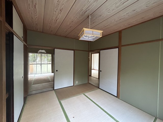 宮崎県日南市 １棟アパートの和室|襖を開け放てば、大きな一つの空間として使用でき、家族団らんやお客様の接待にも◎