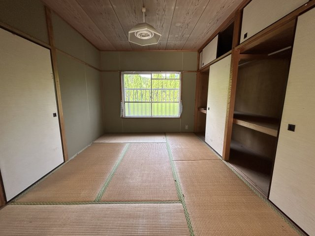 宮崎県日南市 １棟アパートの和室|押入れと天袋が完備された収納力◎の和室