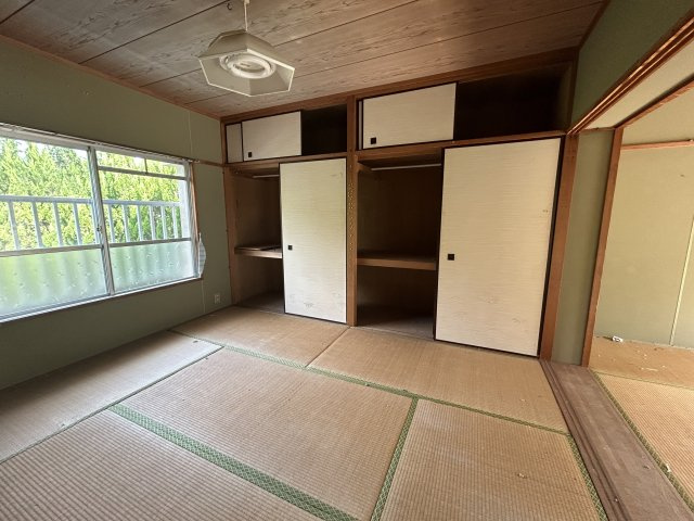 宮崎県日南市 １棟アパートの和室|押入れと天袋が完備された収納力◎の和室