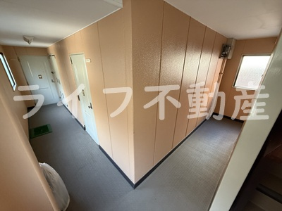 エトワールヴィル-R永和駅前のロビー|落ち着いたロビーです