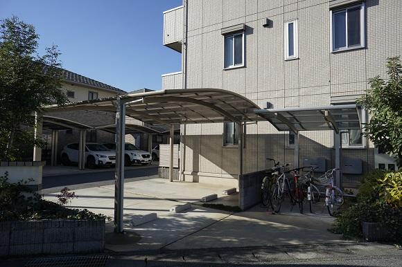 パラシオンの駐車場