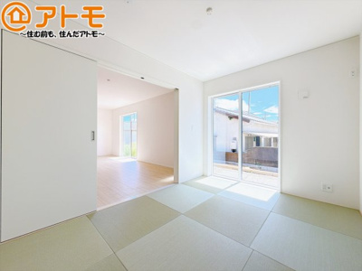 【子供部屋】 | 清水区三保第9　新築戸建　全1棟 | 和室は小さなお子様が転んでもやわらかくて安心！お昼寝スペースやプレイルームとしても活躍します♪