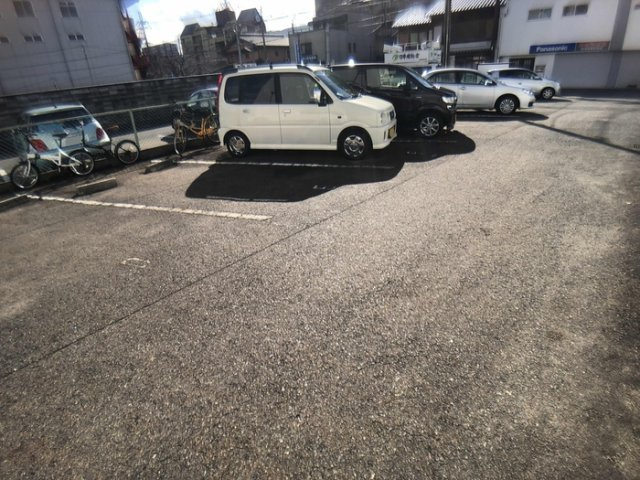グランコートビワコ C-の駐車場