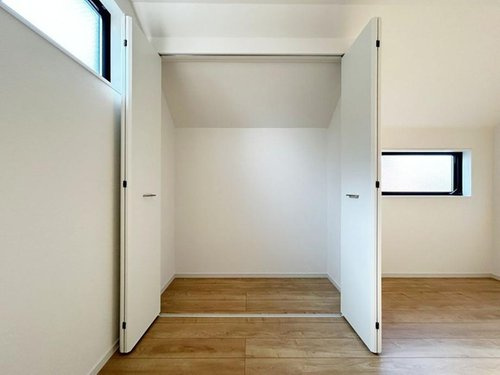 【KEIAI　Grace】 東大和市仲原１期の洋室|全居室に収納を完備しておりますので、居室の全空間を有効活用出来ます。
