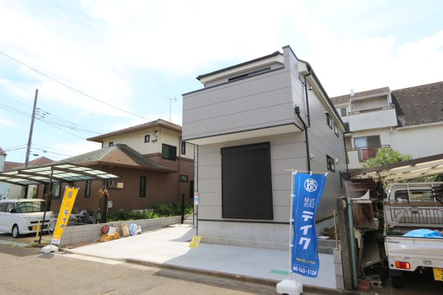 【KEIAI　Grace】 東大和市仲原１期の外観|敷地内にはカースペースを2台分確保しており、セカンドカーをお持ちの方も安心。