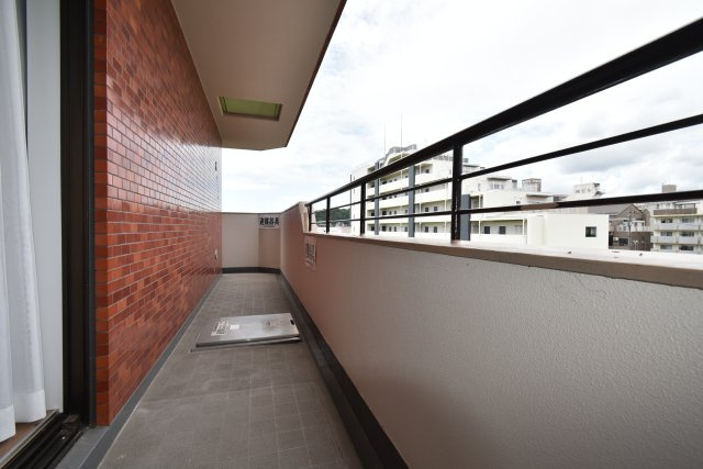 シャンボール第二荒町のバルコニー