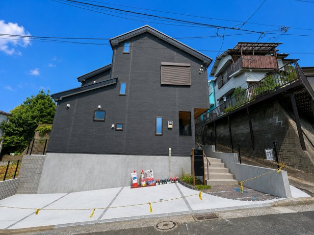 【横浜市南区六ツ川2丁目143-90新築戸建て】★仲介手数料無料★（六ツ川小学校・六ツ川中学校）