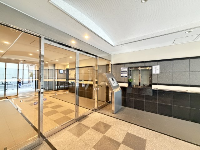 プレミスト松戸のエントランス