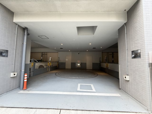 プレミスト松戸の駐車場