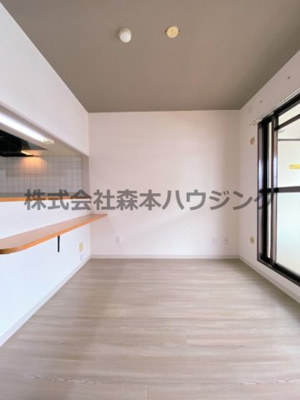 【居間・リビング】 | 　長楽ビル | きれいな居間です