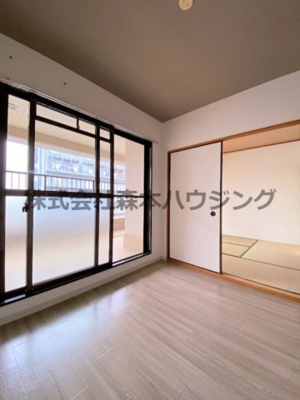 【居間・リビング】 | 　長楽ビル | こちらの居間で趣味の時間をお楽しみください