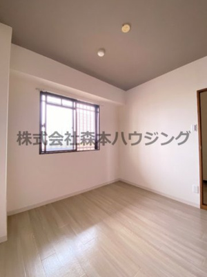 【洋室】 | 　長楽ビル | 明るい洋室です