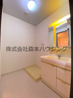 【洗面所】 | 　長楽ビル | スペースが確保できる洗面所です