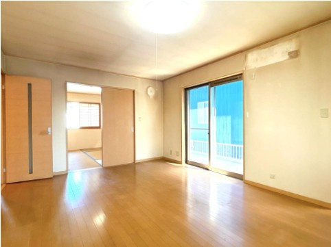 【居間・リビング】 | 熊谷市円光2丁目　中古住宅  