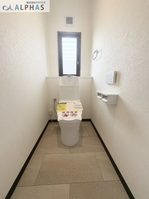 【トイレ】 | 神戸市西区竹の台一丁目　一戸建て | ■清潔感あふれる洗浄便座付きトイレ♪