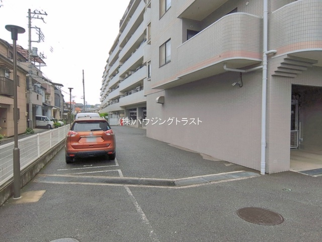 仲介手数料無料　ライオンズプラザ西所沢の駐車場