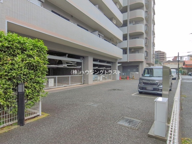仲介手数料無料　ライオンズプラザ西所沢の駐車場