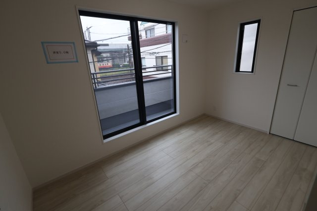 《仲介手数料無料》北区東大成町２丁目10-2新築一戸建て‎の洋室