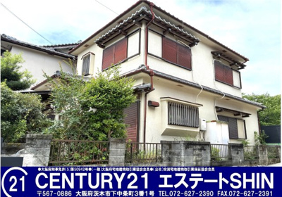 【外観】 | 茨木市郡山1丁目 | ■茨木市郡山一丁目■庭付き中古戸建て■土地面積100平米（約30.25坪)■西隣と裏側とお向かいが駐車場になっており陽当たり・通風良好♪■建築条件なしの売り土地としても売り出し中です！
